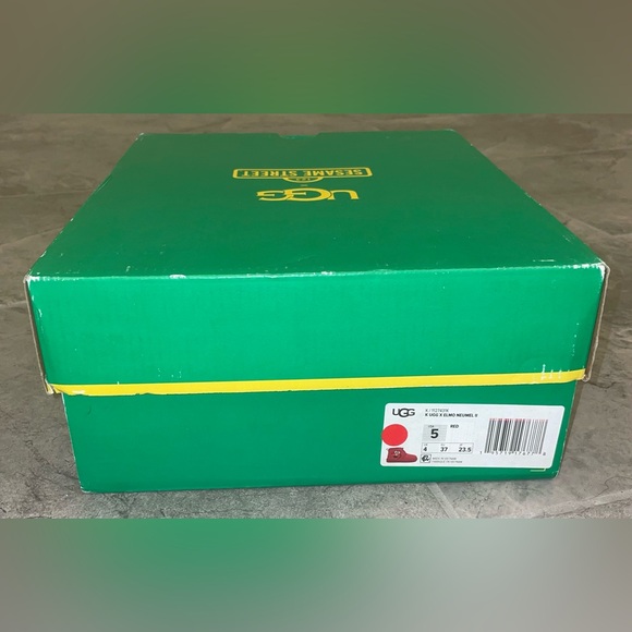 UGGs - Picture 3 of 10